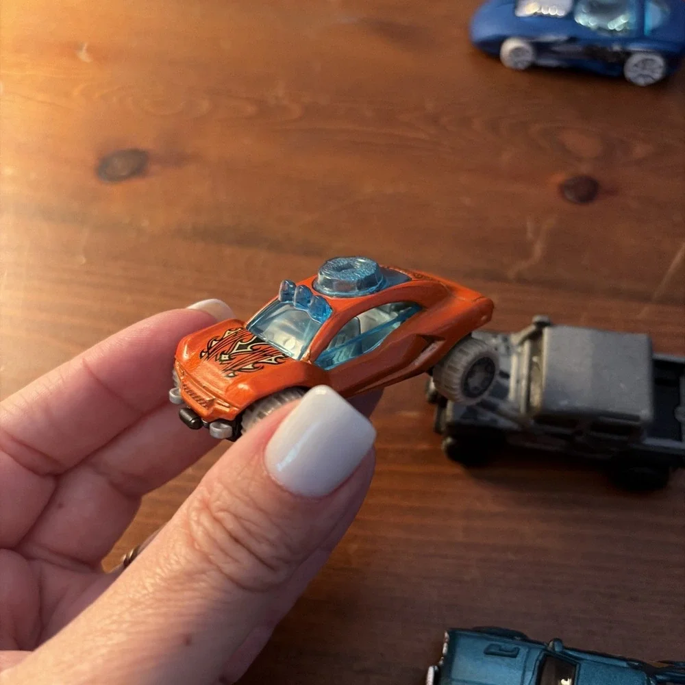 LOT OF 17 HOT WHEELS VEHICLES